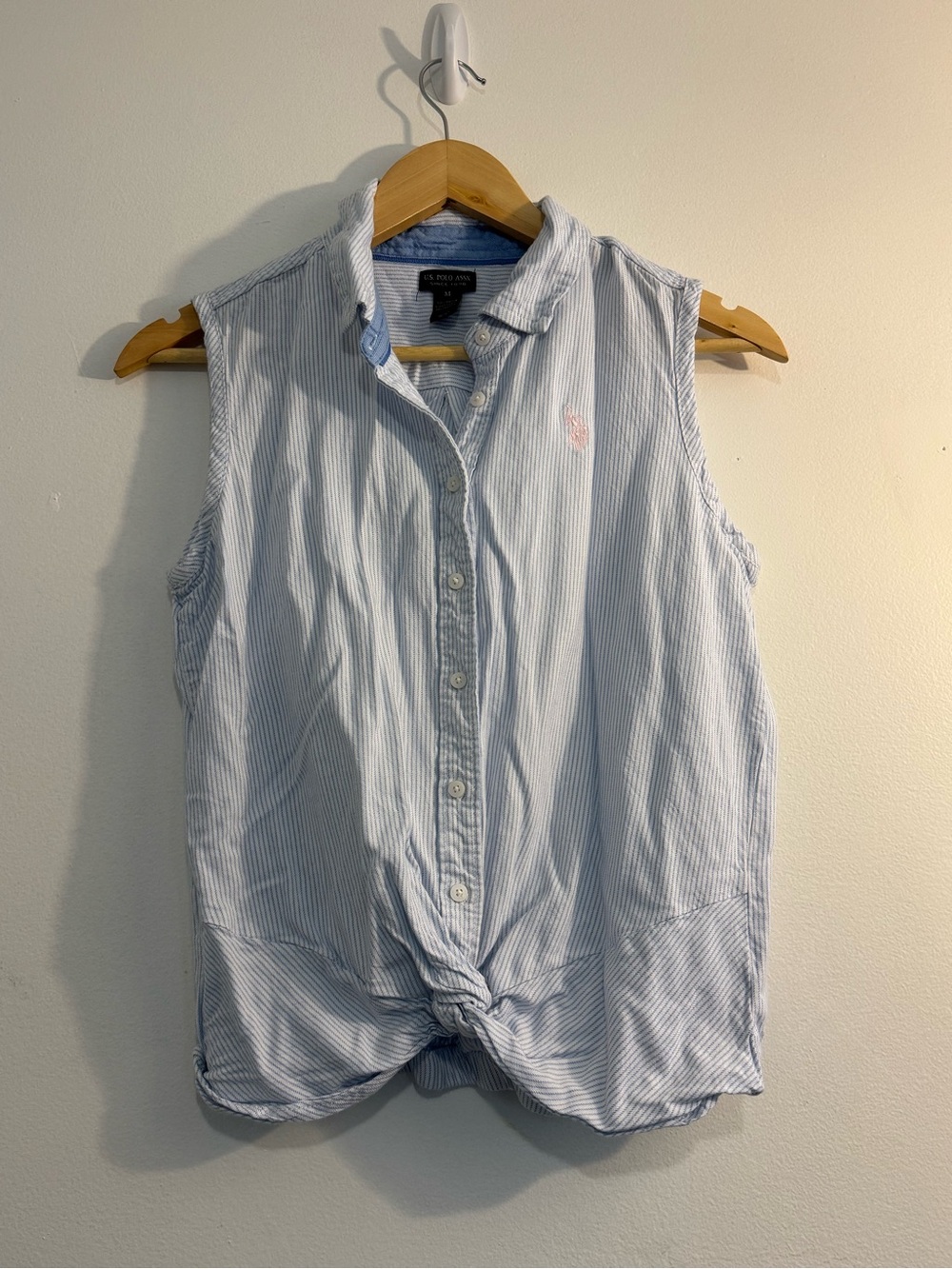 U.S. Polo Assn. Light Blue White Sleeveless Button Up Twist Front Blouse M Prep